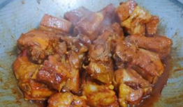 红烧排骨的做法视频,色泽红亮，肉质鲜嫩，一学就会
